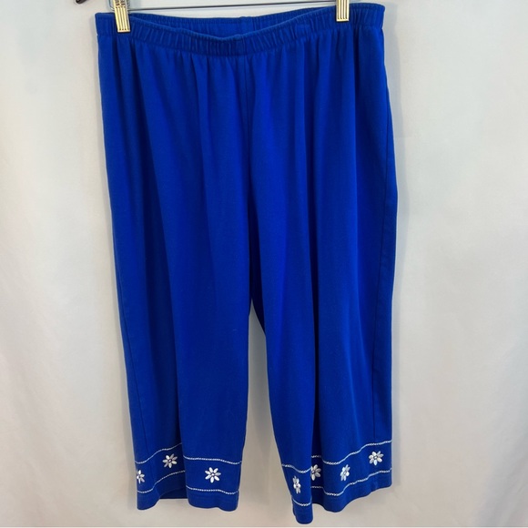 Cathy Daniels Outfit Top & Capri Pants Size L Large Blue Embroidered Floral - Picture 2 of 6